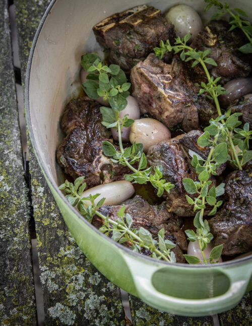 Cretan Tsigariastó Recipe (Goat Stewed with Herbs and Wine