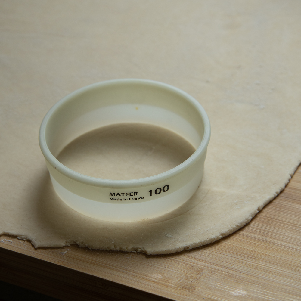 Portioning dough with a ring mold