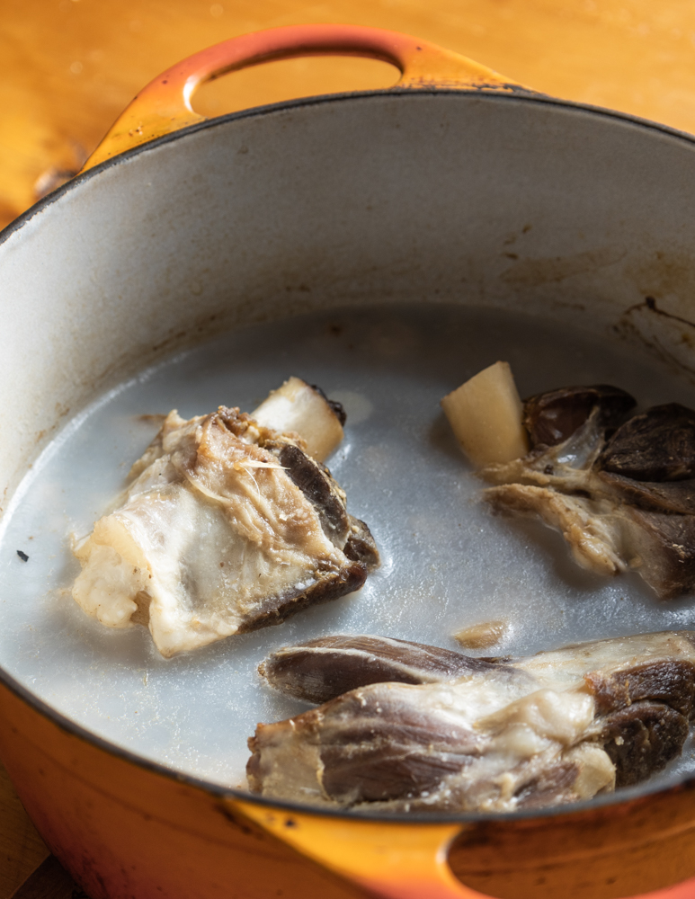 Removing the fat from cooked lamb shanks
